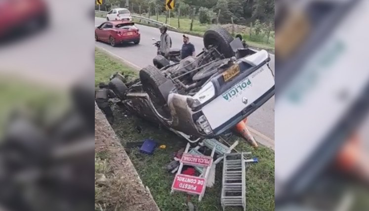 Tres policías heridos en ataque explosivo en carretera colombiana fronteriza