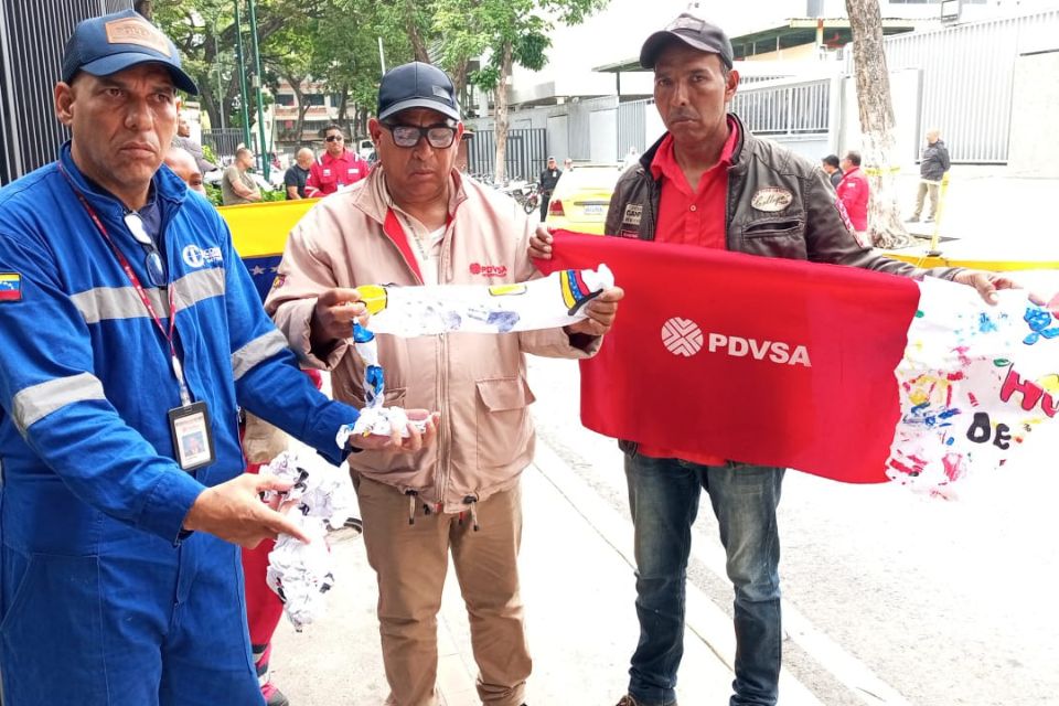 Extrabajadores petroleros denuncian agresiones en segunda protesta ante Pdvsa