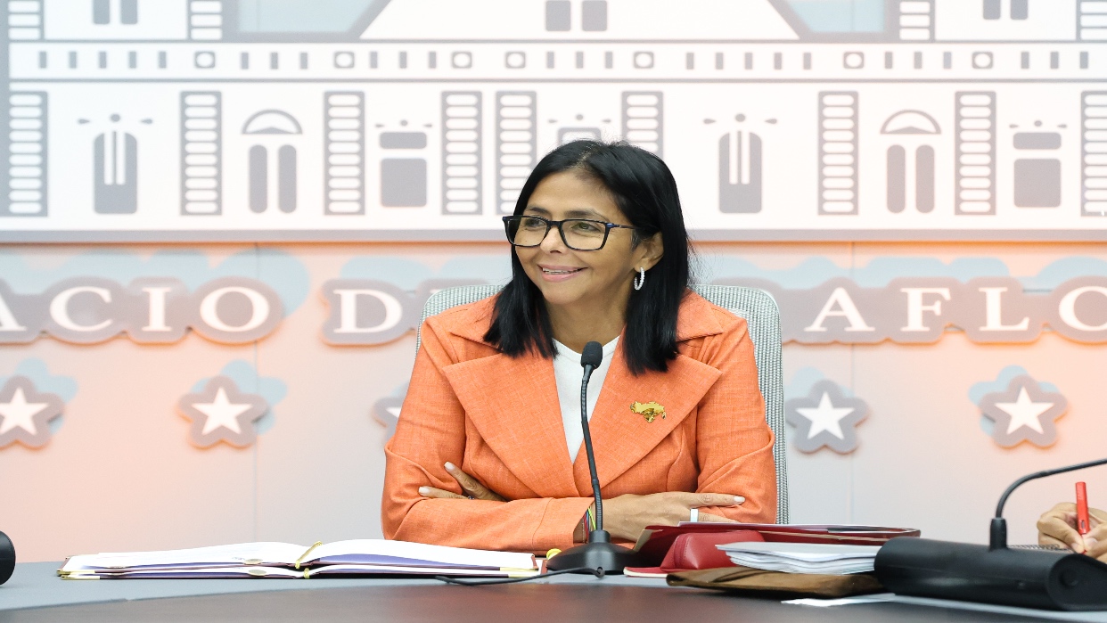 Rodríguez anuncia consulta nacional para simplificar trámites administrativos