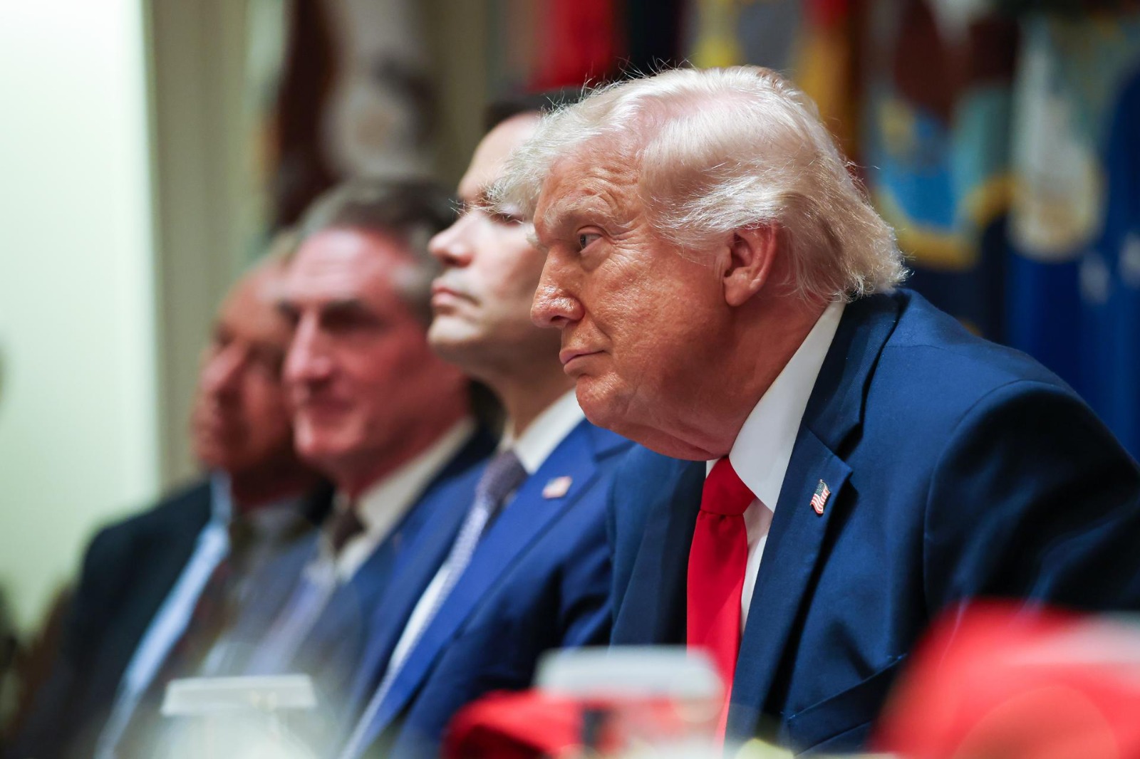 Trump reclama control militar de Venezuela en un día