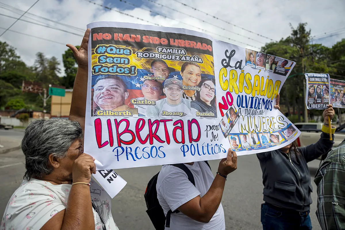 Chavismo libera general y paracaidistas tras década de cárceles