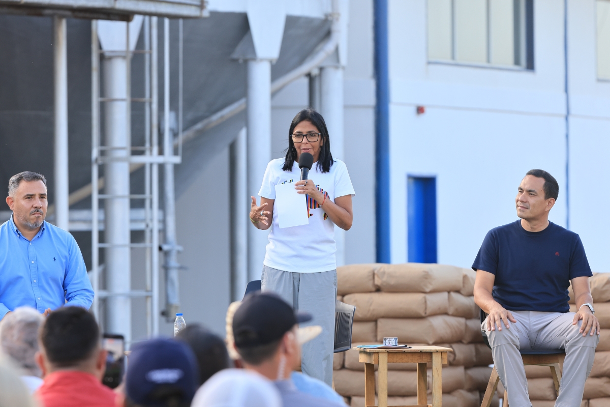 Delcy advierte que chavismo responderá ante intentos de cambio político