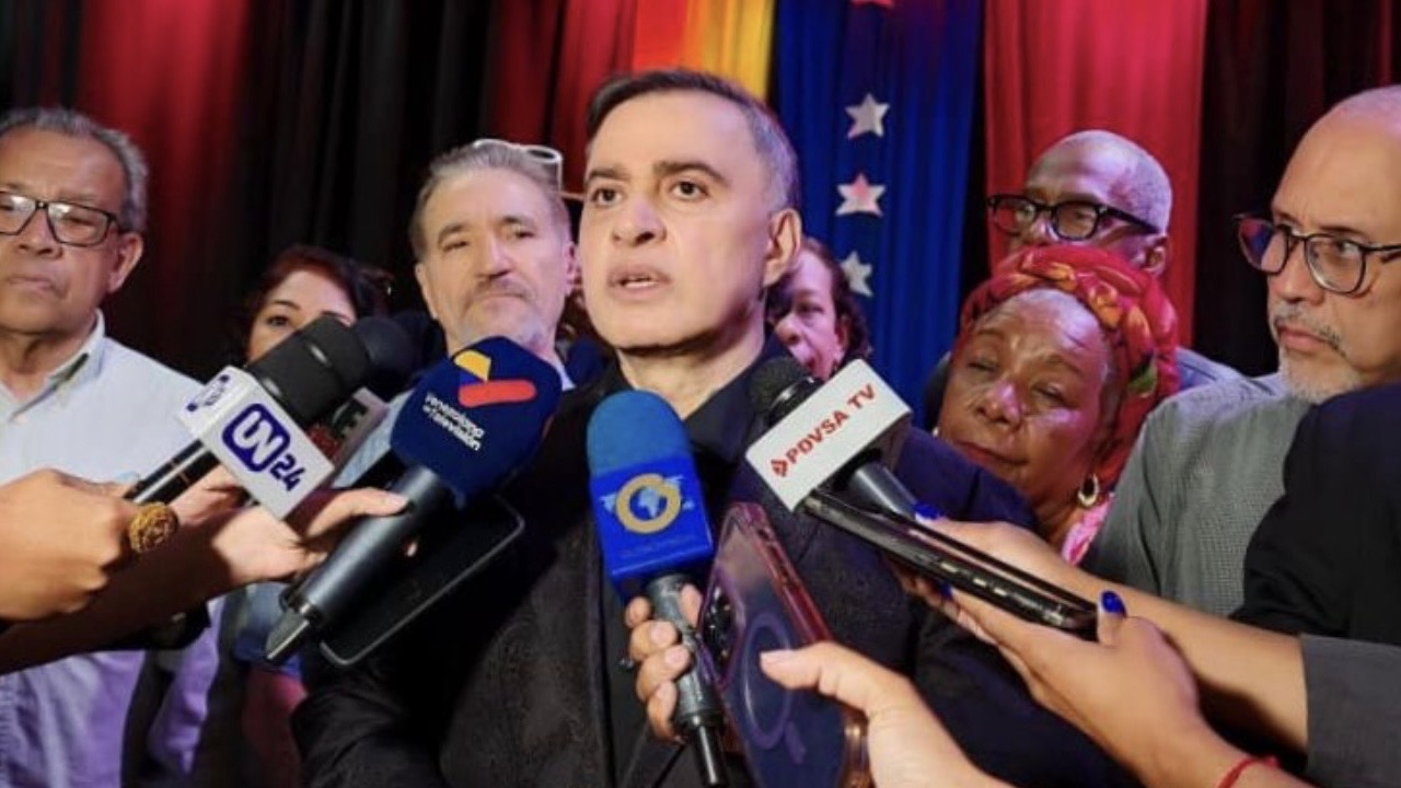 Tarek William Saab defiende identidad cultural venezolana ante estudiantes