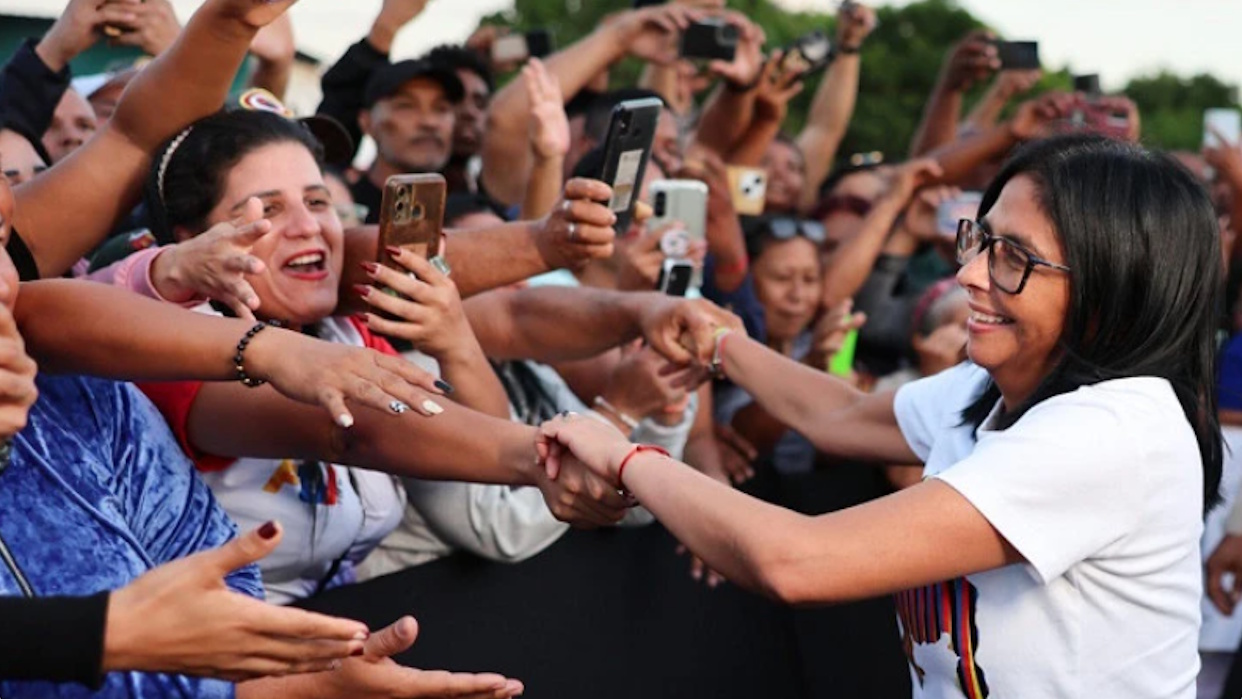 Delcy Rodríguez encabeza caravana por la paz en Puerto La Cruz