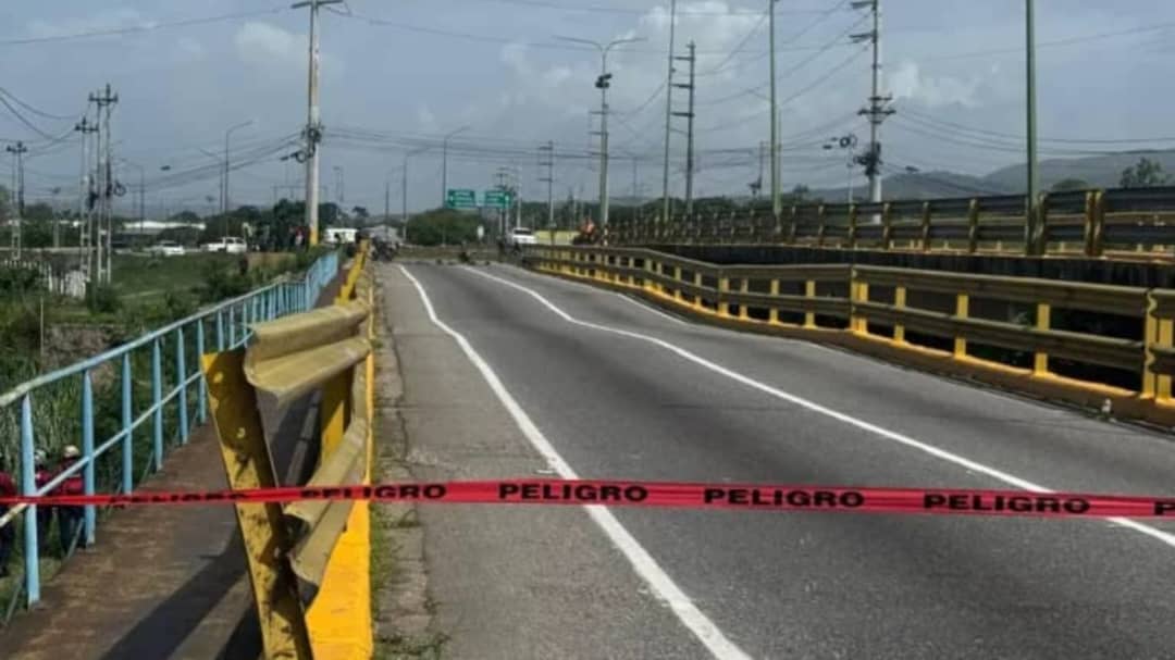 Gobiernos evalúan daños en puente Yacural de Lara