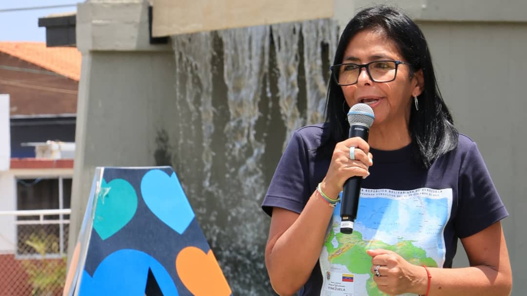 Delcy Rodríguez insta a migrantes venezolanos a retornar al país