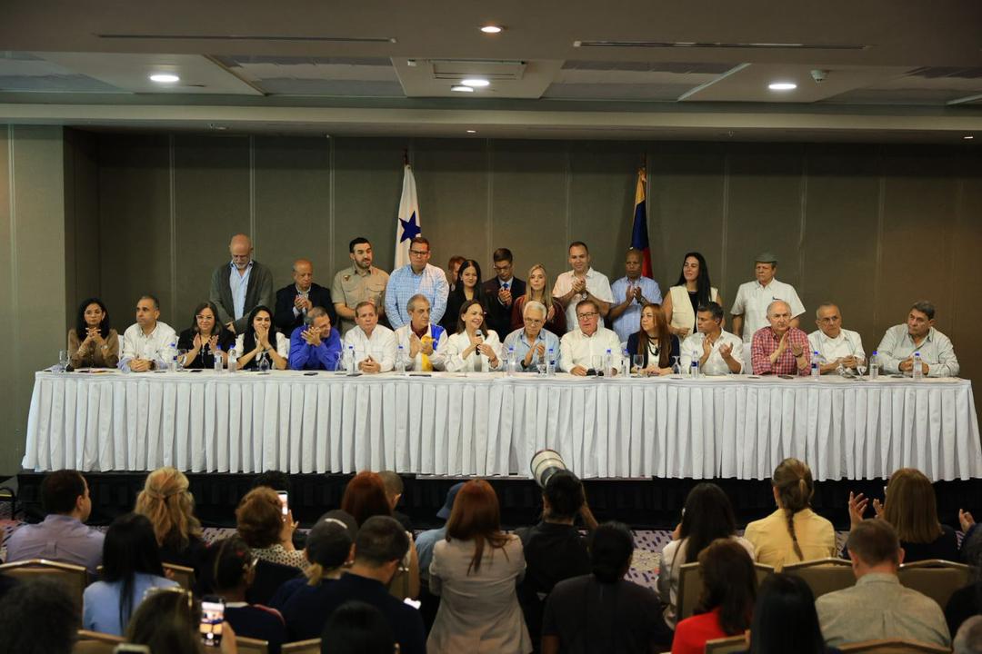 Plataforma Unitaria y Machado negociarán con Delcy Rodríguez