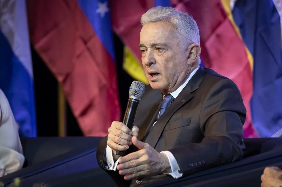 Uribe advierte sobre consecuencias del chavismo en Colombia