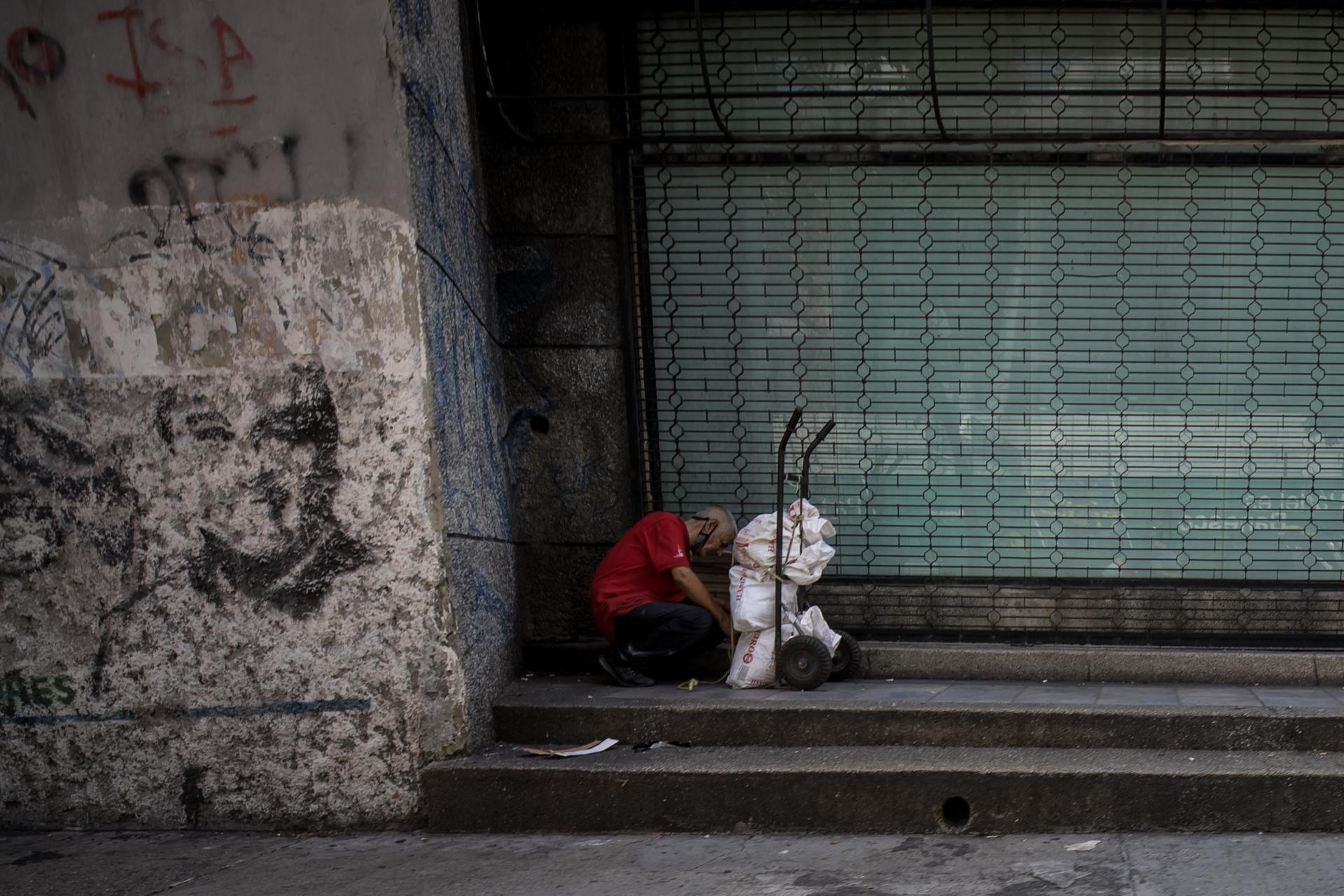 Adultos mayores venezolanos sufren crisis por migración masiva