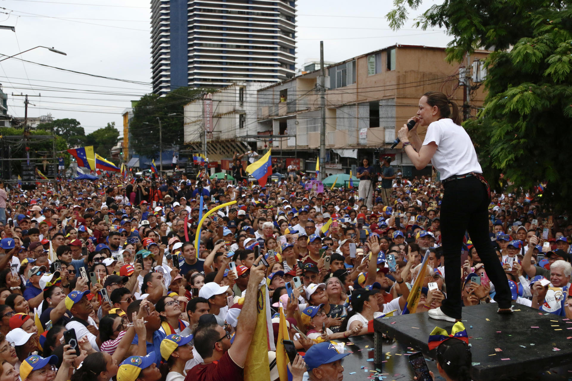 María Corina Machado exige definir fecha de elecciones presidenciales en Venezuela