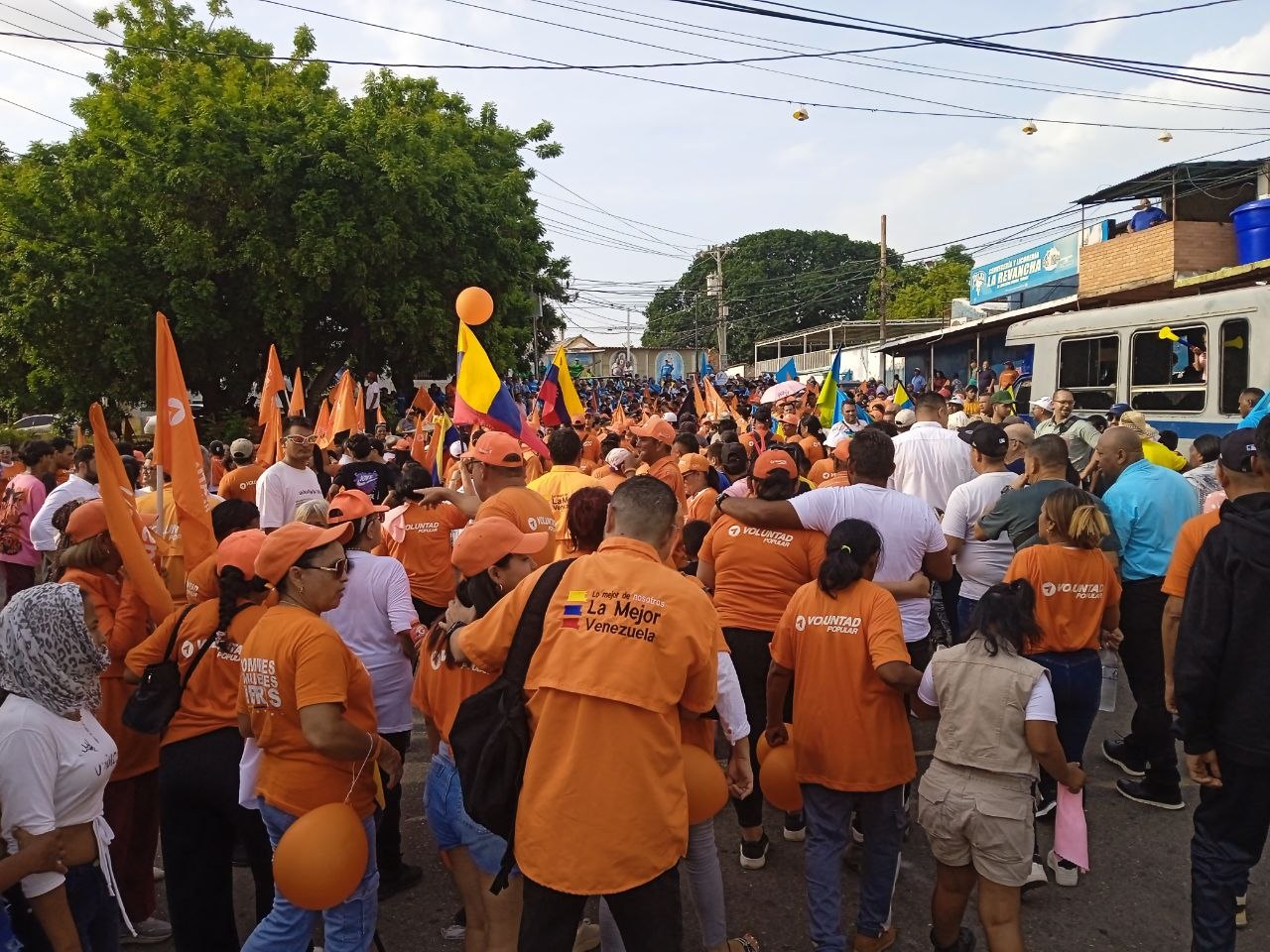 Zulianos marchan por democracia con líderes de oposición