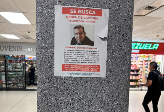 Williams Dávila exige retirar carteles contra Edmundo González