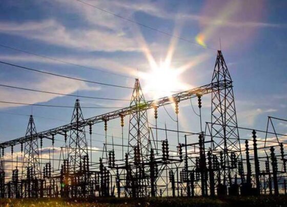 Matta: La reforma reconoce el fracaso del monopolio eléctrico sin dar garantías a inversionistas