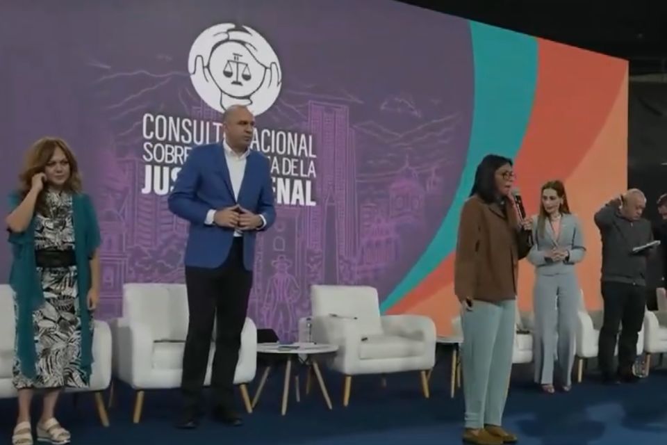 Delcy Rodríguez demanda acabar con extorsión en cuerpos policiales