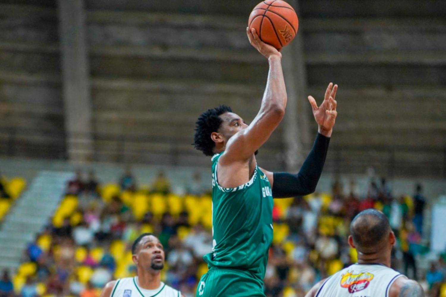 Guaiqueríes despierta en semifinales y castiga a Cocodrilos 84-69
