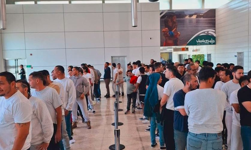 Llegan 126 venezolanos deportados desde Estados Unidos