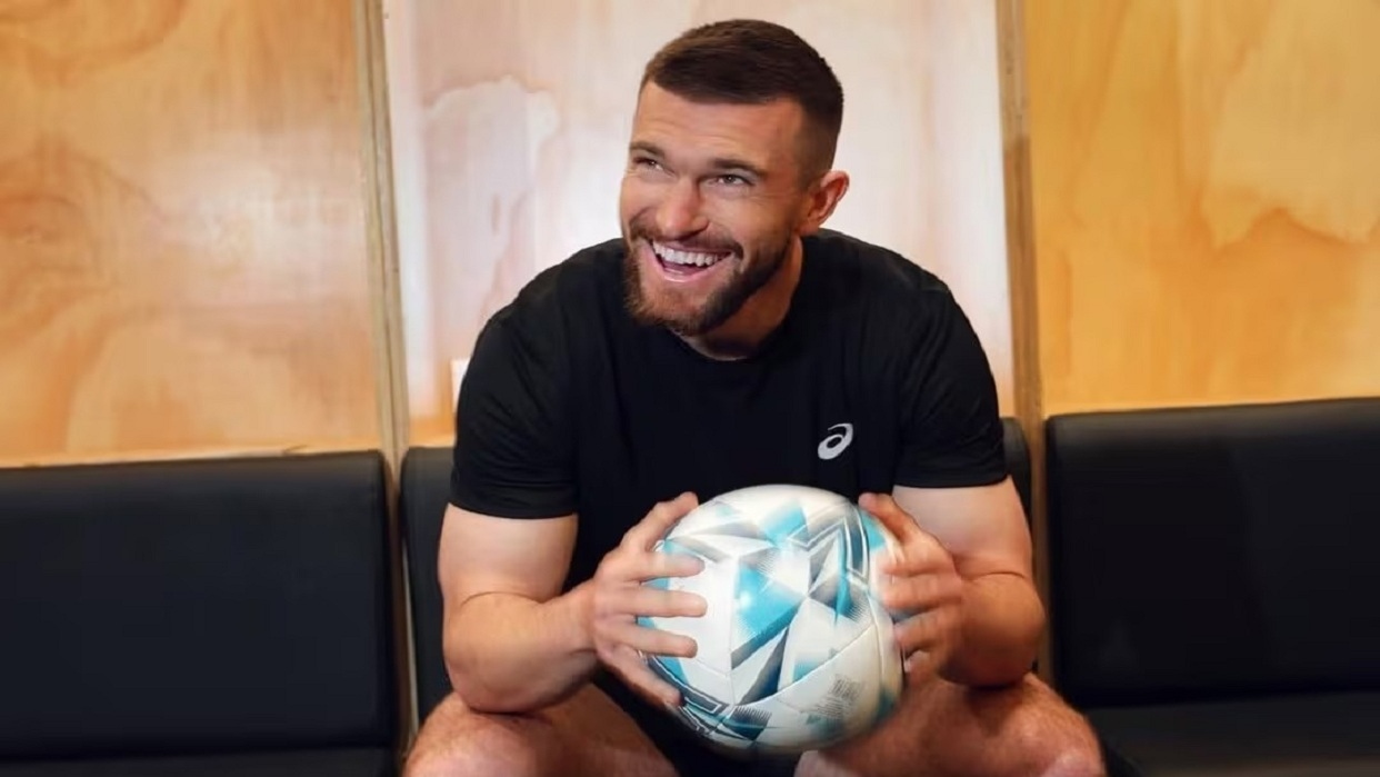 Venezolano intenta sorprender a Tim Payne en entrenamiento de Nueva Zelanda