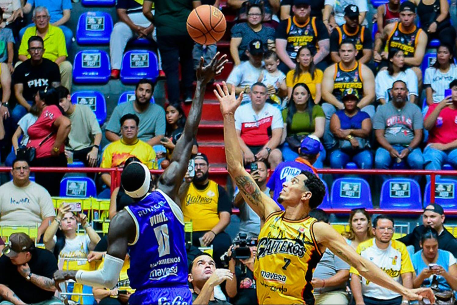 Marinos acaricia final; Guaiqueríes iguala serie
