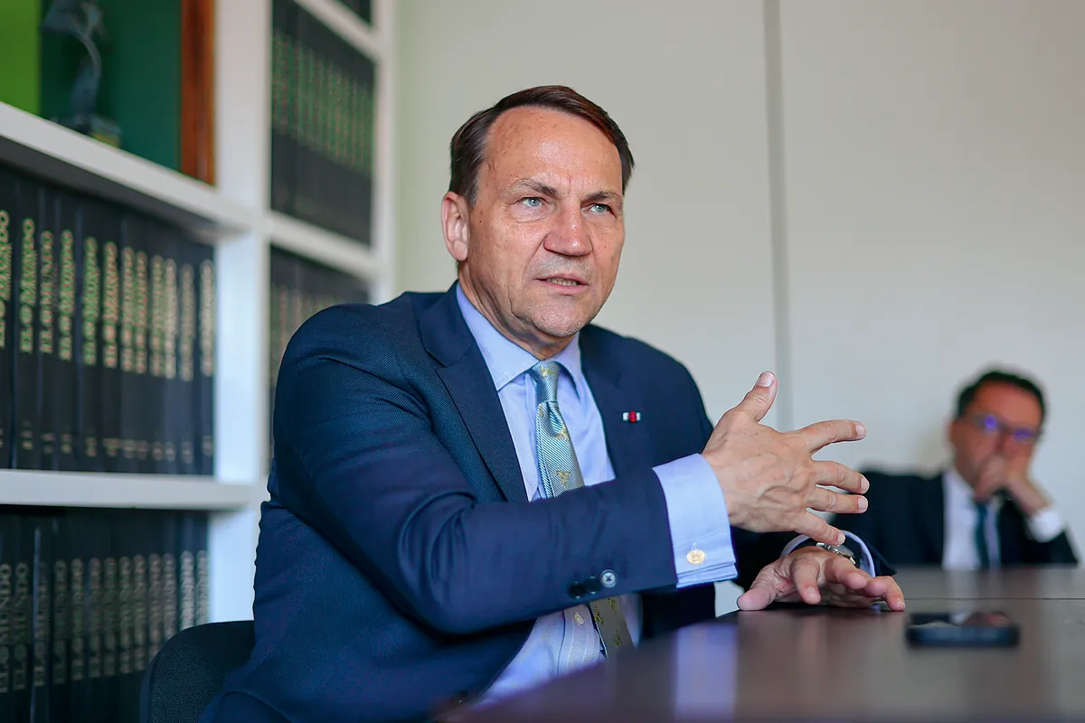 Radoslaw Sikorski, ministro de Exteriores de Polonia: “Rusia ya es una amenaza real: ha atacado a países de la OTAN”