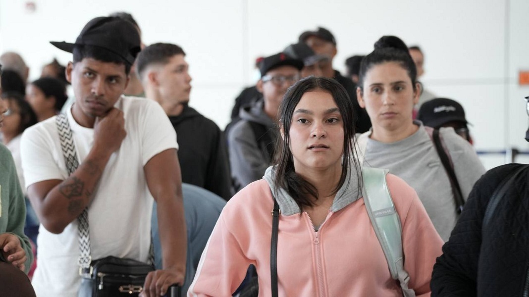 Arriba al país un nuevo vuelo con más de 150 migrantes venezolanos repatriados desde México (+Fotos)