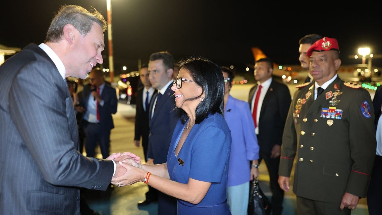 Presidenta (E) Delcy Rodríguez arriba a Turquía para continuar su agenda internacional