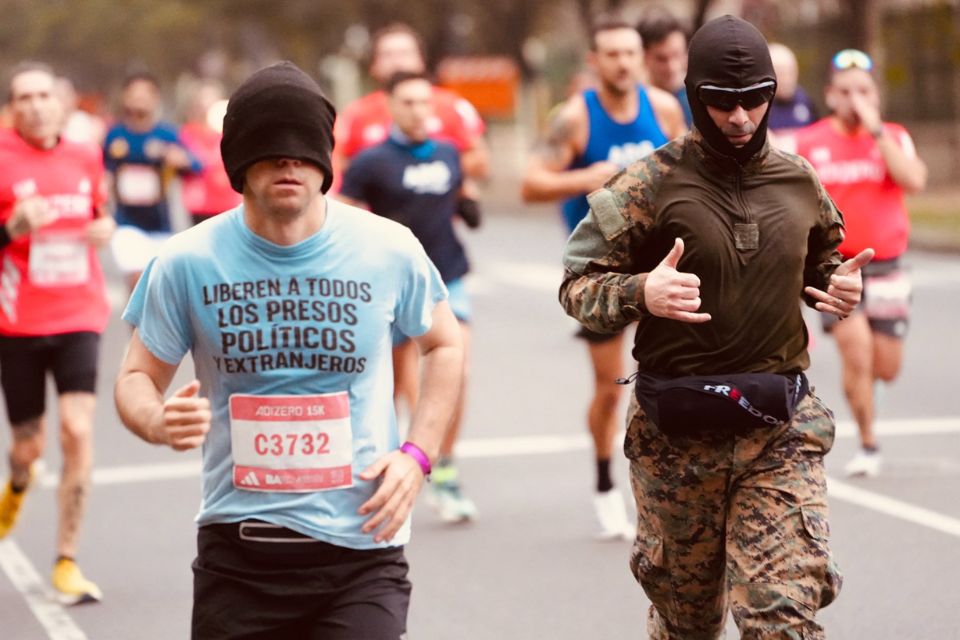 Nahuel Gallo recrea condiciones de presos políticos en Venezuela durante carrera 15K | TalCual