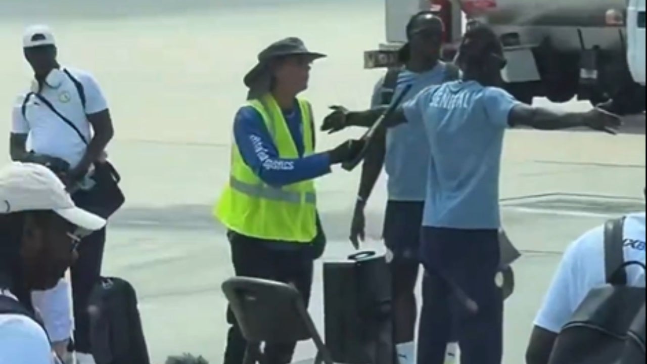 Así se vivió exhaustivo control a jugadores de Senegal en su arribo a EEUU: “Espero que controlen a Messi o Ronaldo de la misma manera” | NTN24.COM