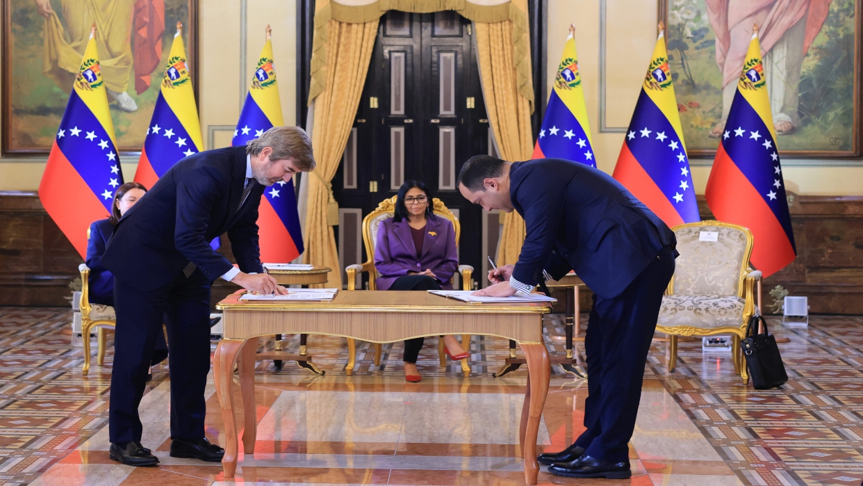 Delcy Rodríguez lideró firma de Memorando de Entendimiento entre PDVSA y Repsol