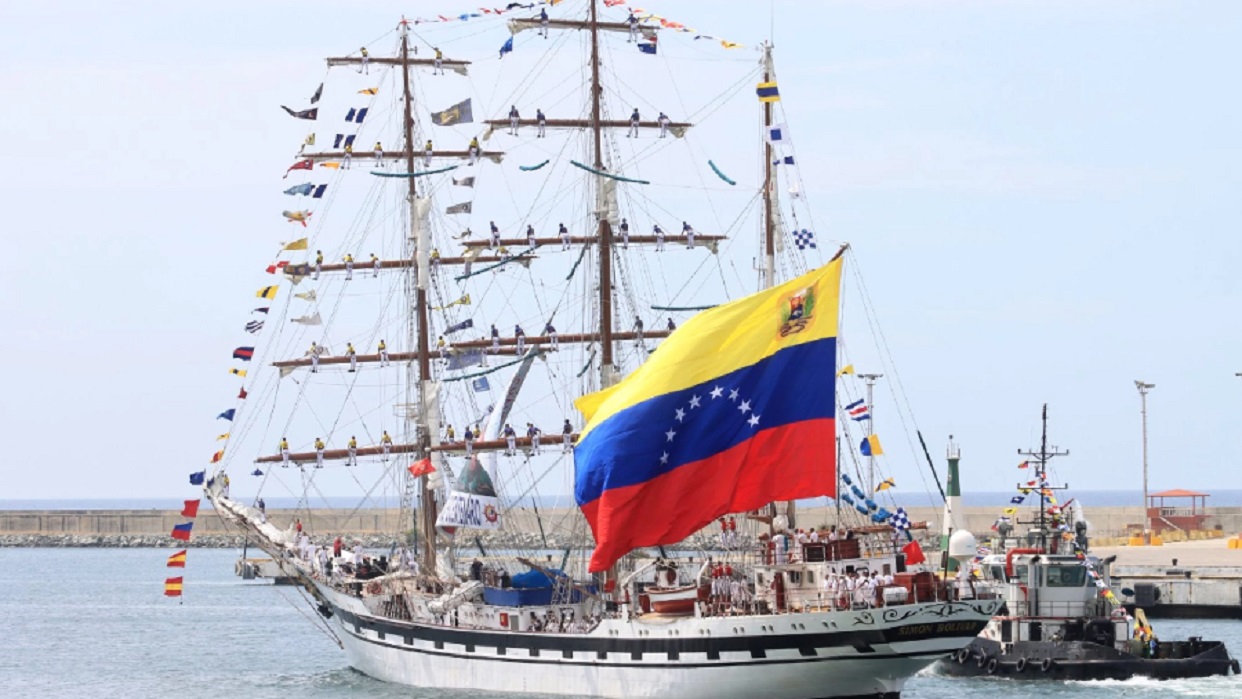 Buque Escuela Simón Bolívar regresa a la Zona Económica Exclusiva del país