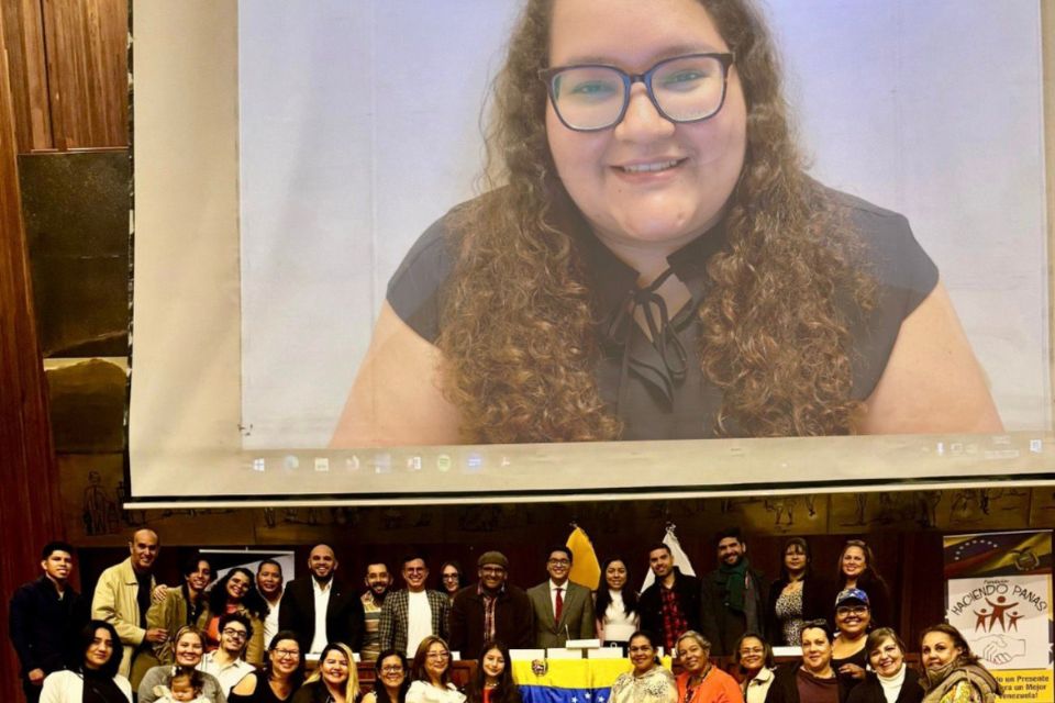 Venezolana recibe premio en Canadá por trabajo migratorio