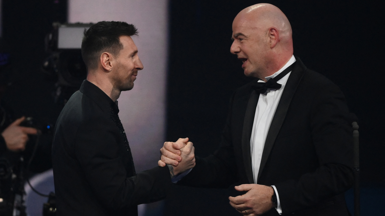 Gianni Infantino se desborda en elogios con Messi y su hat-trick tras alcanzar récord del alemán Miroslav Klose: “es un reflejo de tu brillantez” | NTN24.COM