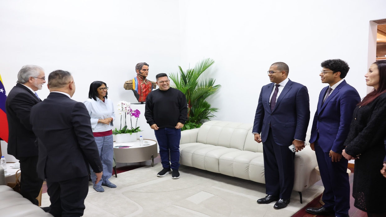 Presidenta (E) Delcy Rodríguez encabezó encuentro interreligioso por la paz con líderes evangélicos