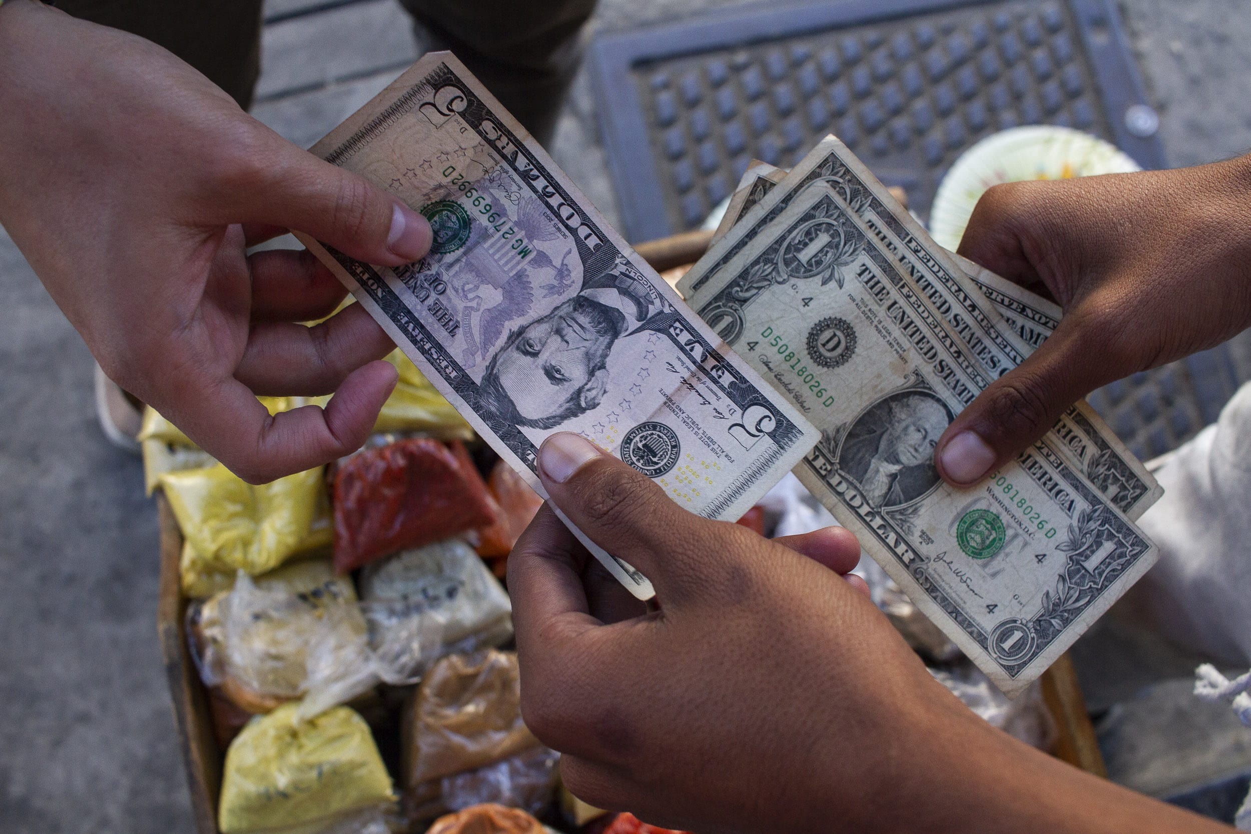 Tipo de cambio del BCV rompe la barrera de los Bs. 600 por dólar
