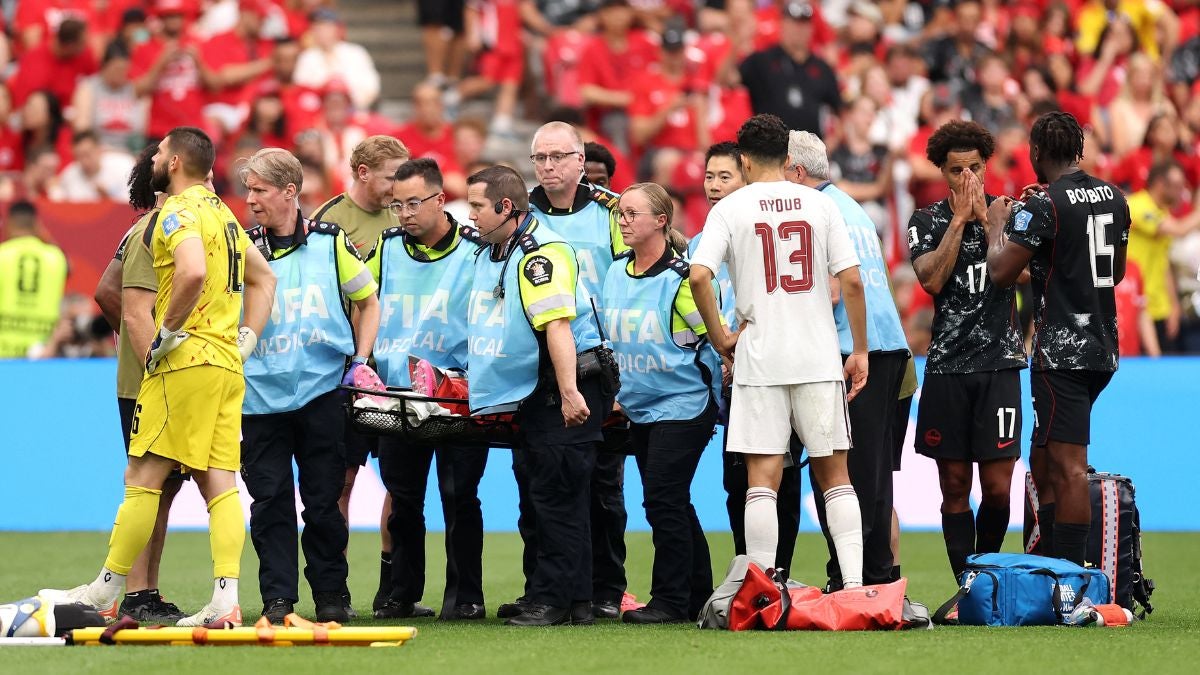 Terrible lesión en el Mundial 2026: futbolista salió en camilla con la pierna rota y en medio de la preocupación de los hinchas | NTN24.COM