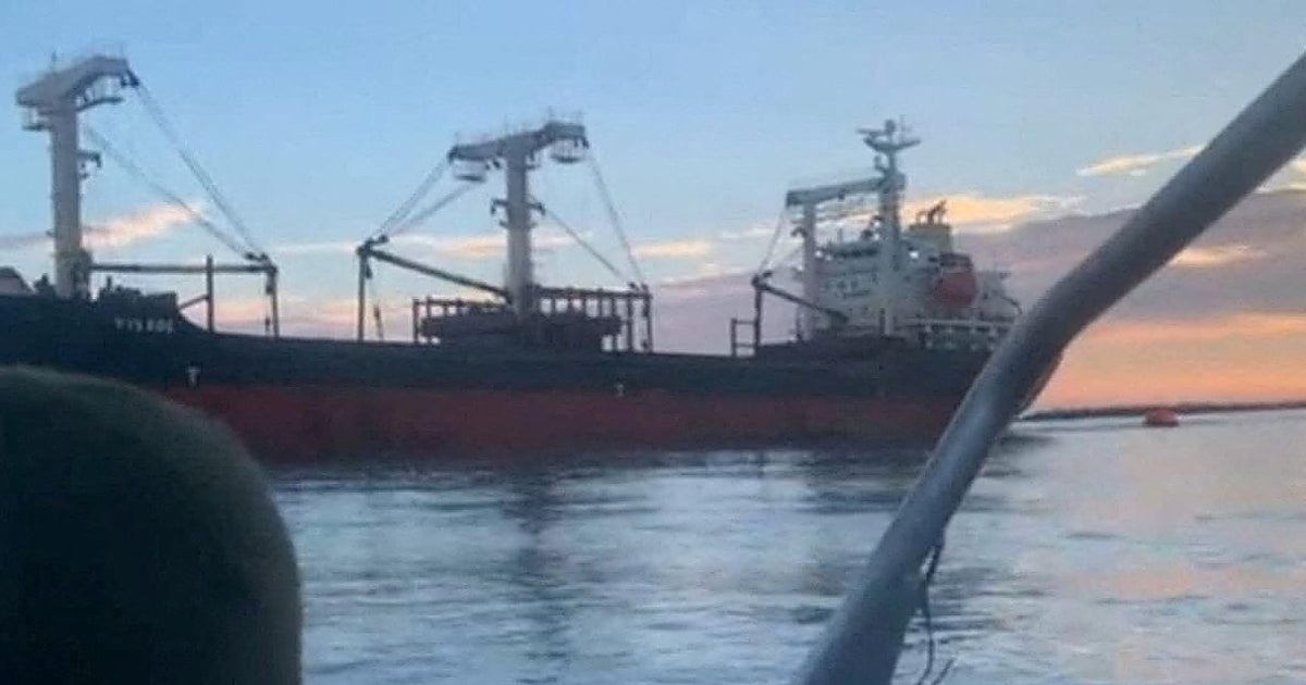 Ucrania acusa a Rusia de atacar dos buques en el mar Negro, con al menos un muerto y cinco heridos