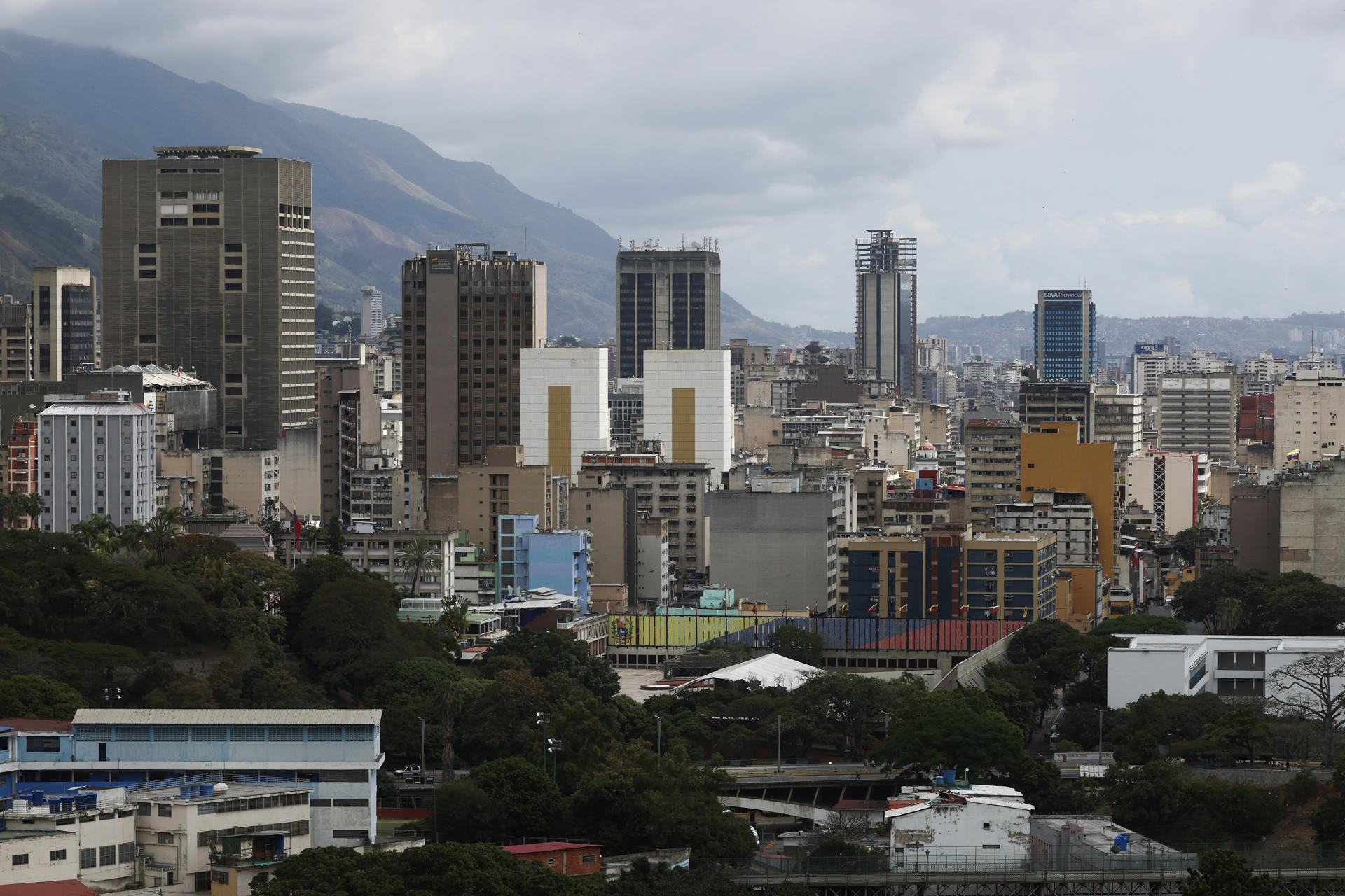 CNN: Inversores empiezan a mirar a Venezuela, pero una persistente ausencia aún los hace dudar