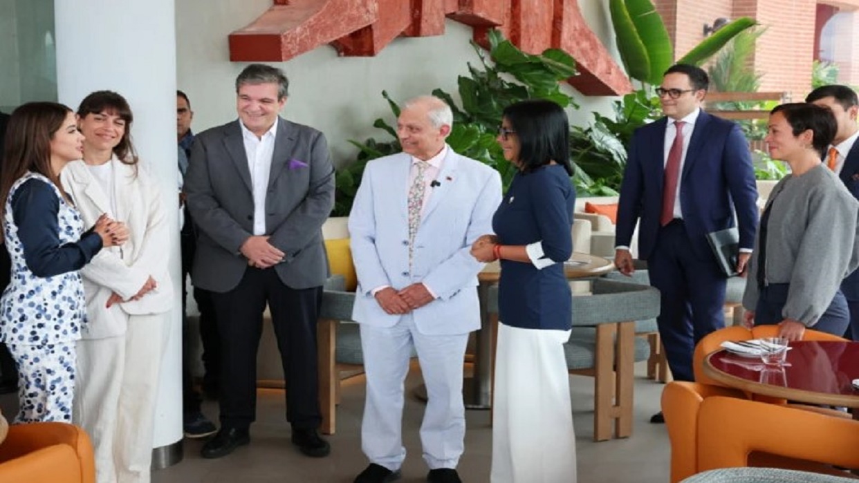 Presidenta (E) Rodríguez inspecciona avances del nuevo Hotel Londres
