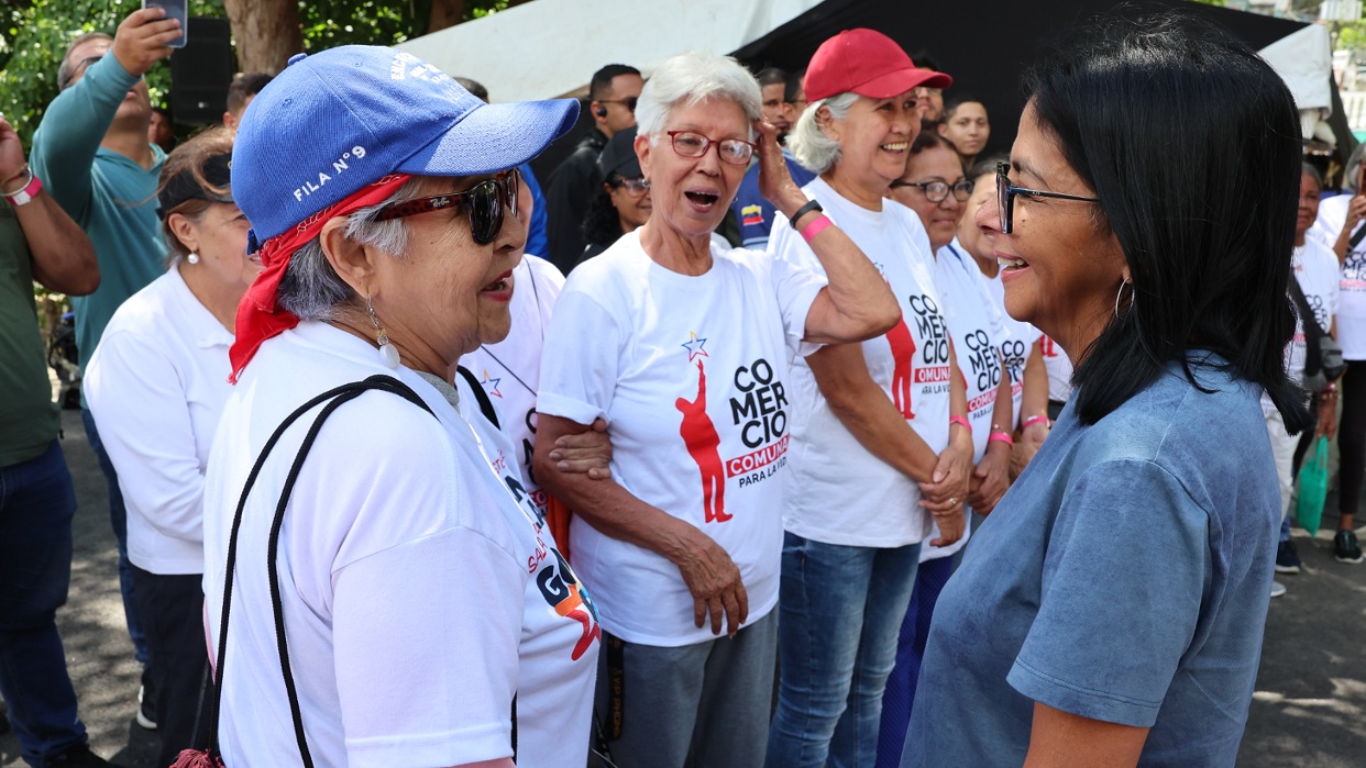 Presidenta (E) Delcy Rodríguez recorre espacios comunales junto a vecinos de Caucagüita