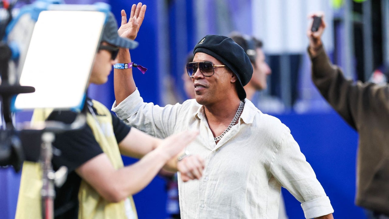 Ronaldinho Gaúcho volverá al fútbol profesional a sus 46 años y será a un equipo europeo, según la prensa | NTN24.COM