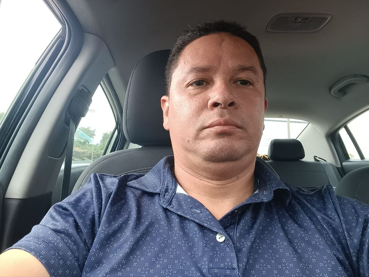 Periodista apureño en el exilio exige la venta de papel periódico a medios de Venezuela sin distinción