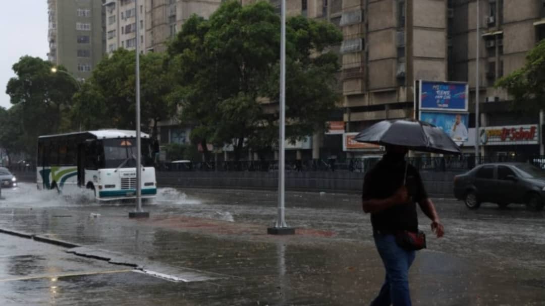 Onda tropical N°17 llegará en pocas horas al territorio nacional, se acerca por oriente