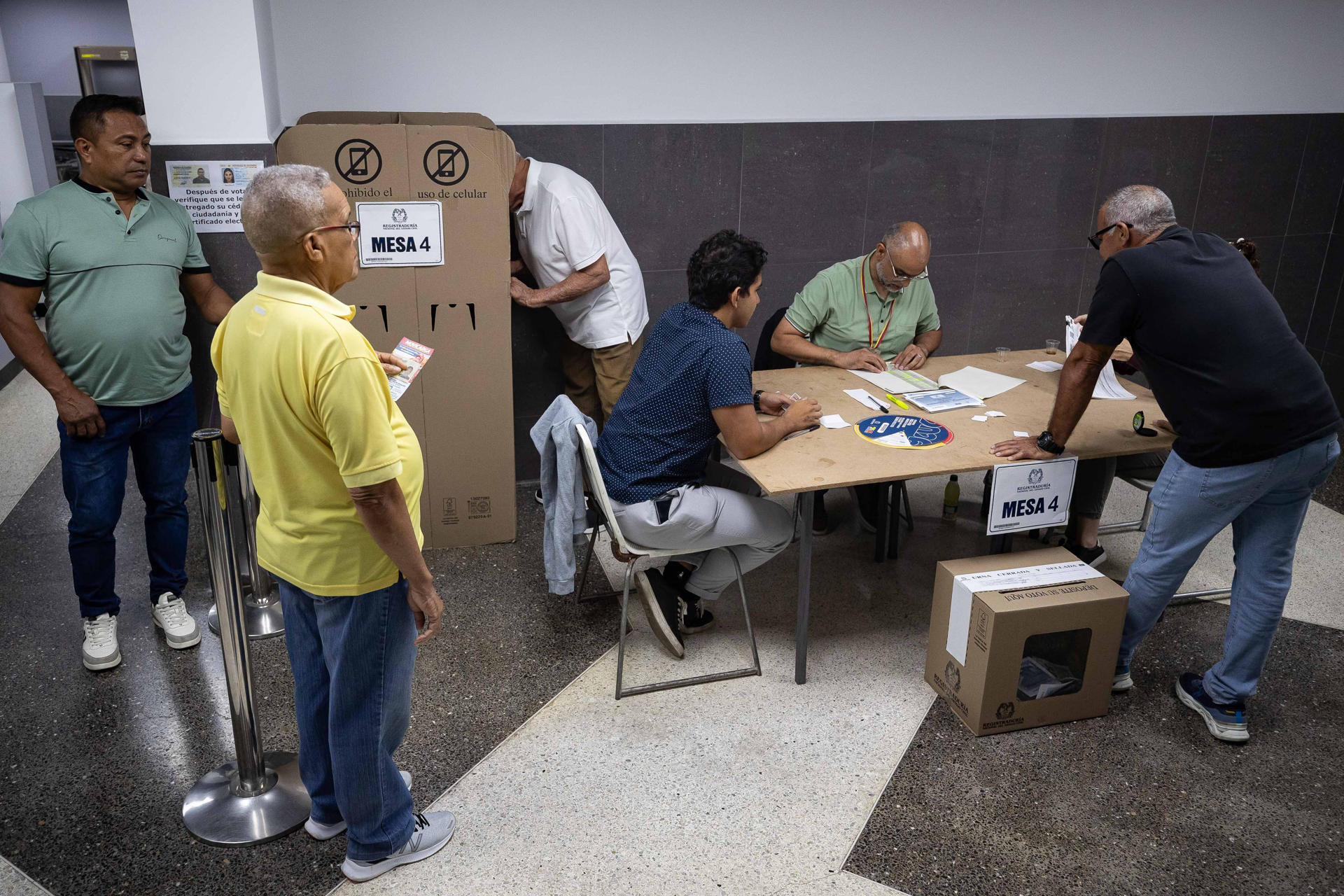 Colombianos votaron en Caracas y Zulia con la esperanza de no repetir la tragedia de Venezuela (Fotos)