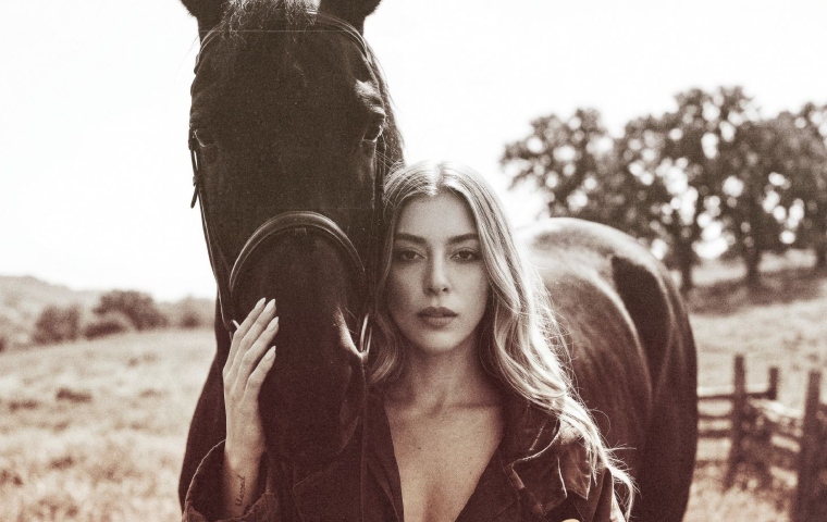 Karliam revive “Caballo Viejo” con una versión bailable que fusiona cumbia y esencia venezolana