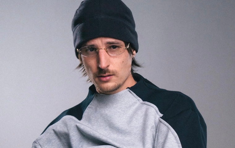 Danny Ocean impulsa el pop latino con “babylona blue” y colaboraciones de alto calibre
