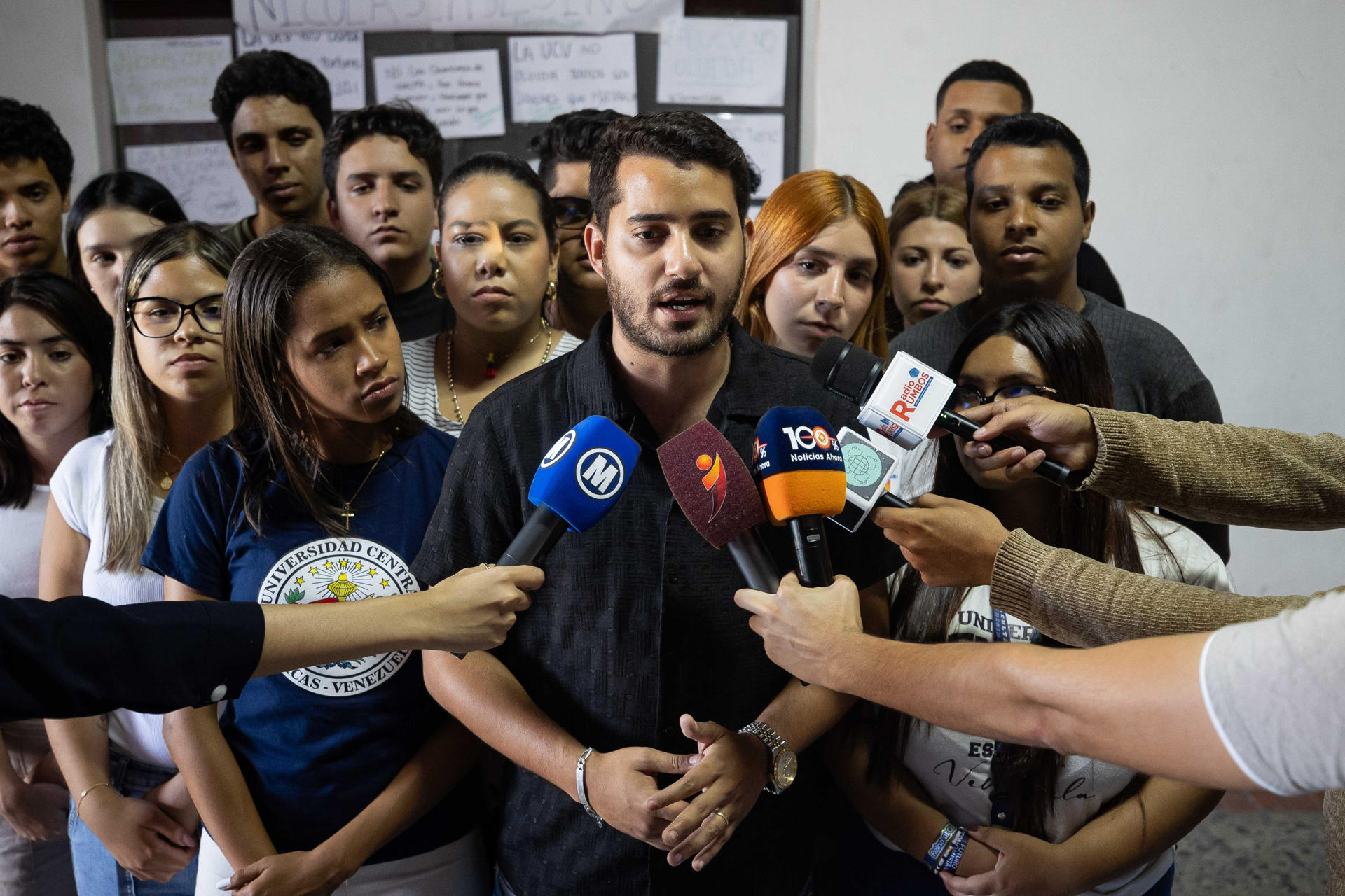 Estudiantes protestaron y evitaron una conferencia sobre Maduro en la UCV este #22Jun (IMÁGENES)