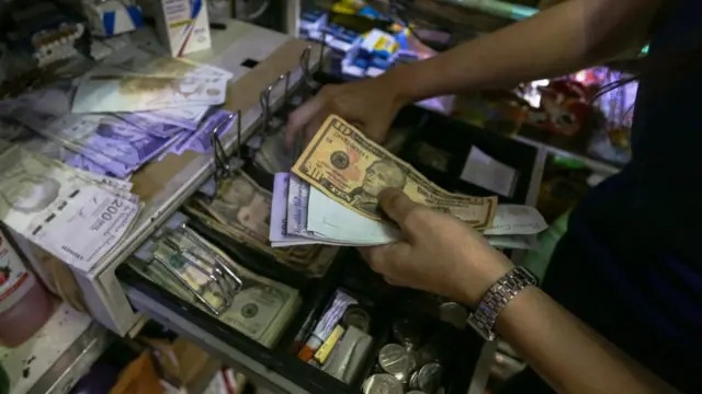 Dólar BCV arrancó la semana con otro aumento abrupto que lo acerca a nuevo tope histórico de inflación