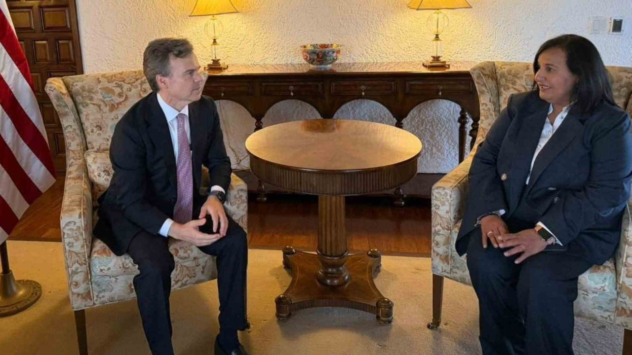 Lo que se sabe sobre la reunión entre Dinorah Figuera y el encargado de negocios de EE. UU. en Caracas | NTN24.COM