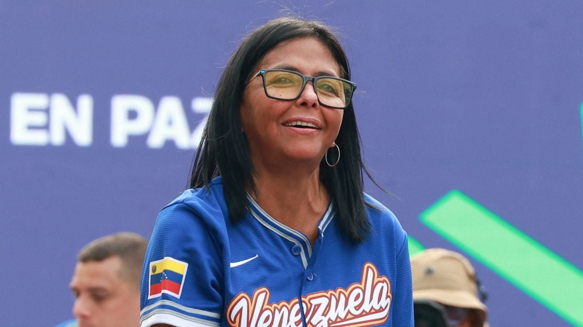 Ante la mirada fría del hijo de Maduro, Delcy Rodríguez admite que entrada de EE. UU. en Venezuela es “el camino correcto” | NTN24.COM