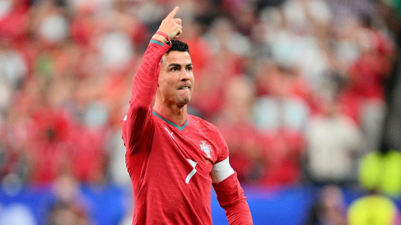 Así reaccionó Cristiano Ronaldo cuando un periodista quiso compararlo con Messi, Mbappe y Halland en el Mundial | NTN24.COM