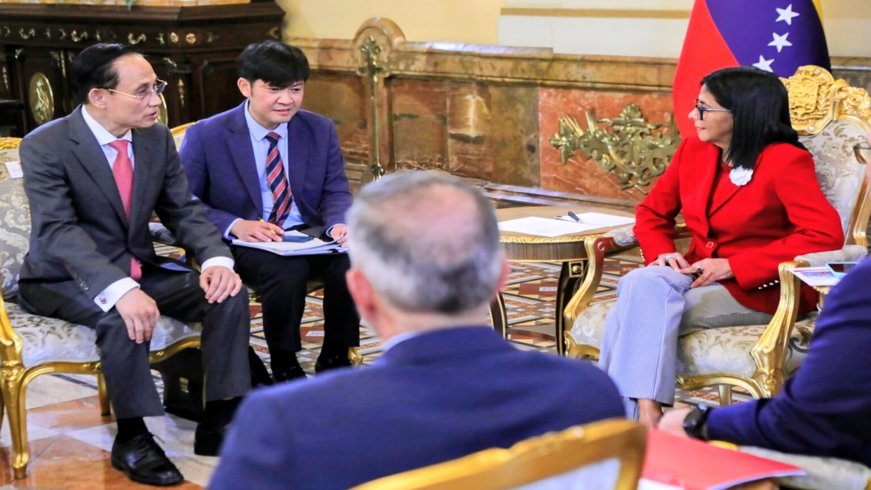 Presidenta (E) Delcy Rodríguez recibió en el Palacio de Miraflores al canciller de la República Socialista de Vietnam